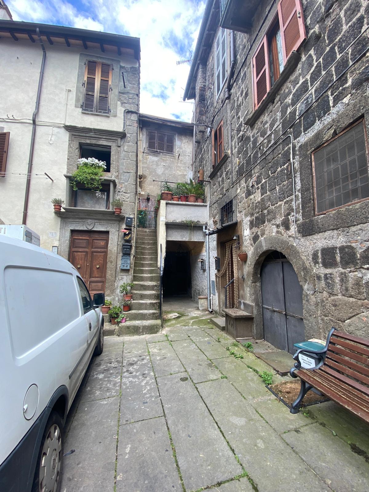 Appartamento in vendita a Bagnaia centro storico, Viterbo - Trilocale Luminoso nel Centro Storico di Bagnaia, Viterbo